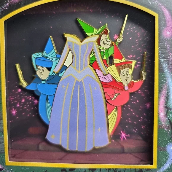 Loungefly Sleeping Beauty Lenticular 3” Enamel Pin - Picture 3 of 3